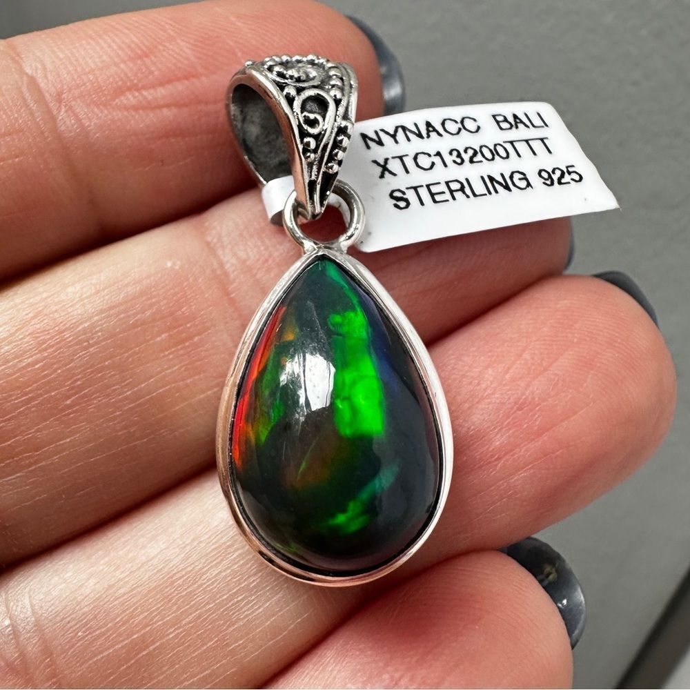 NWT 4.4ct Ethiopian Opal cabochon pendant in‎ Bali sterling silver!